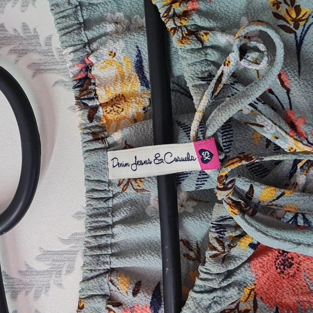 Floral Top - Picture 3 of 10
